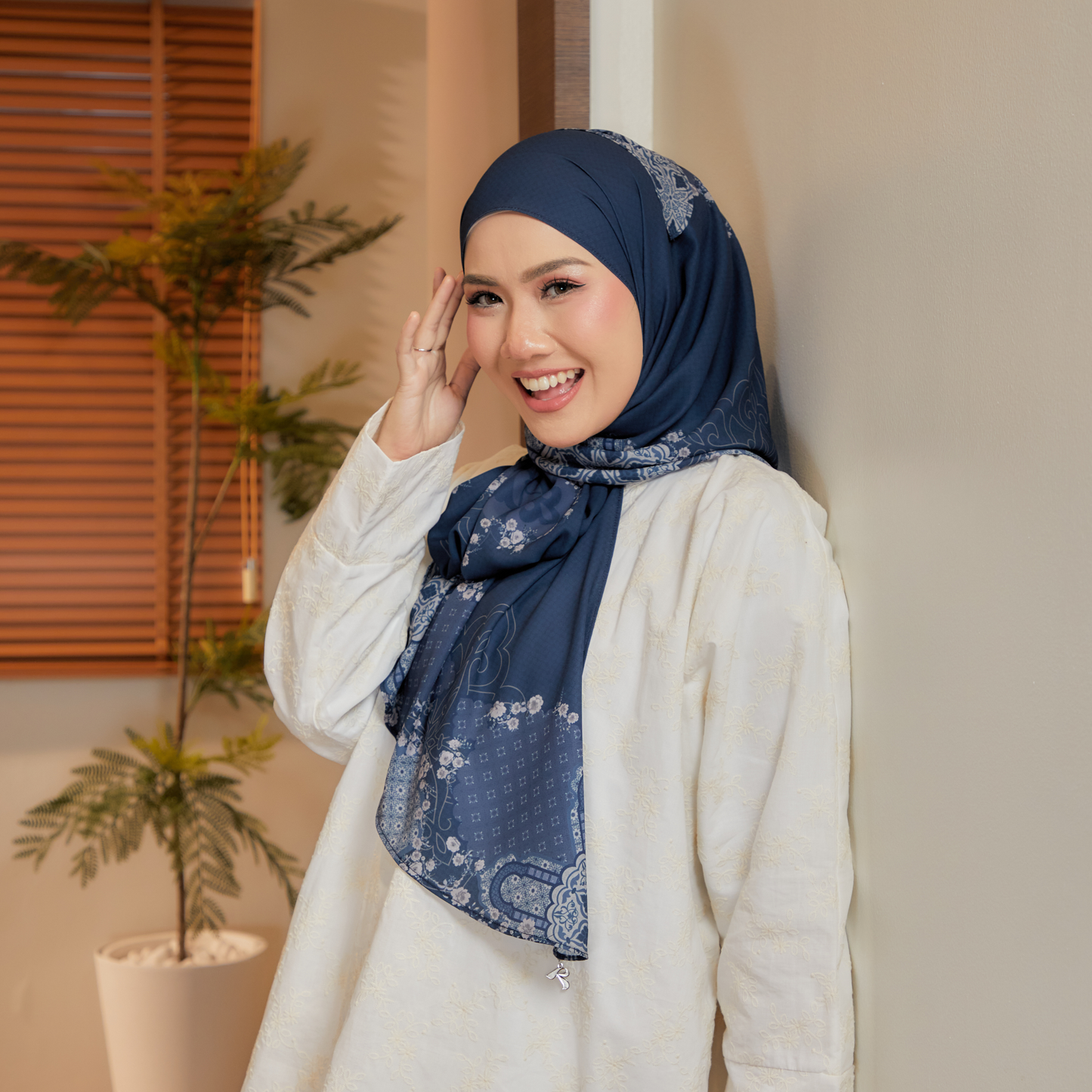 Noor Admiral Blue