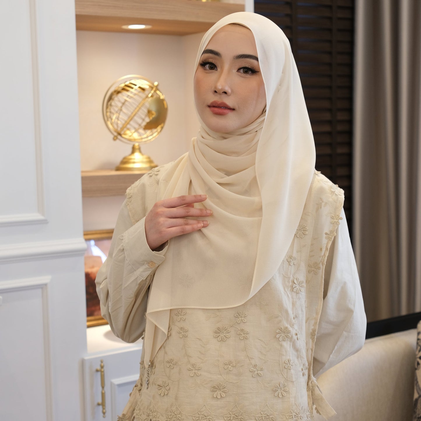Thea Pale Ivory