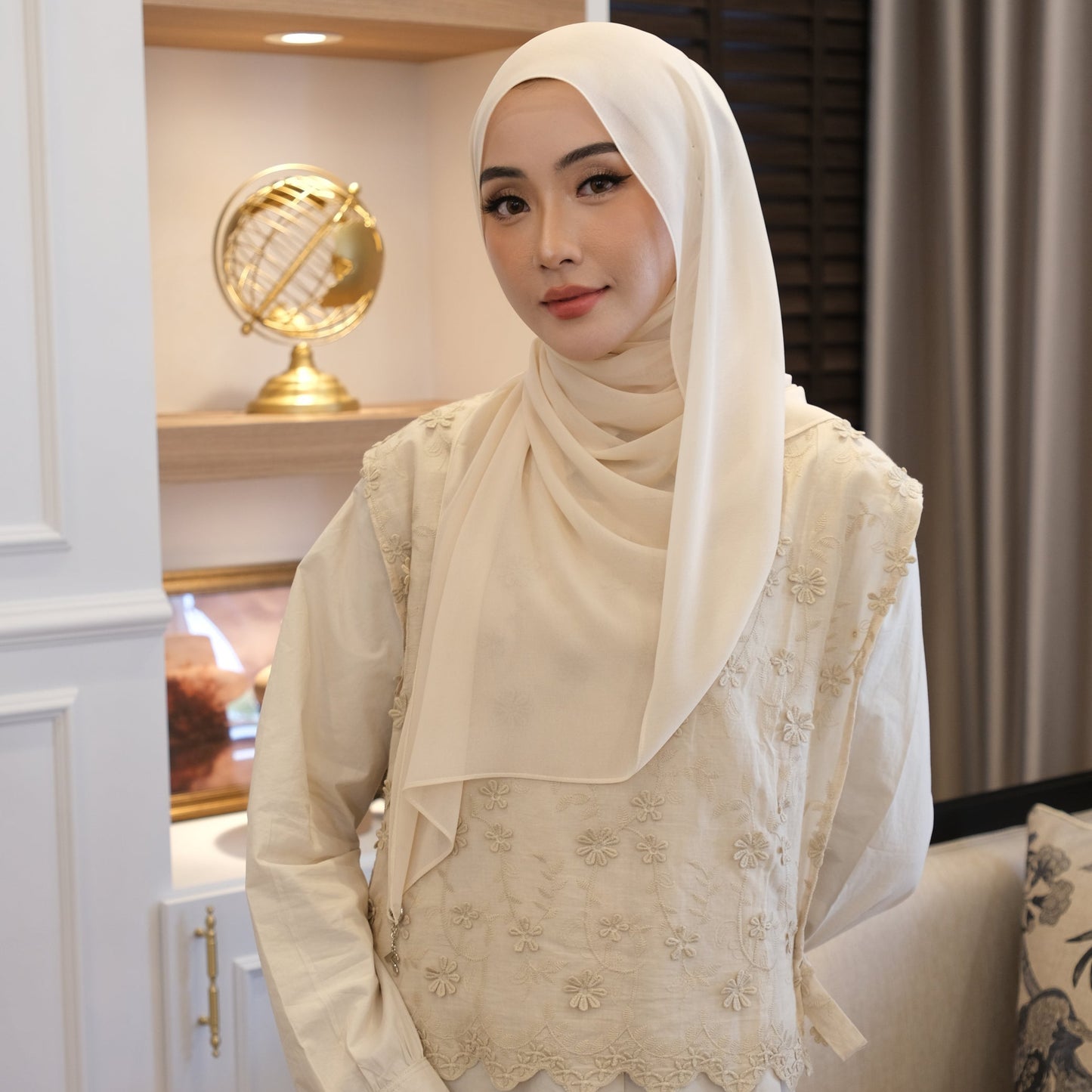 Thea Pale Ivory