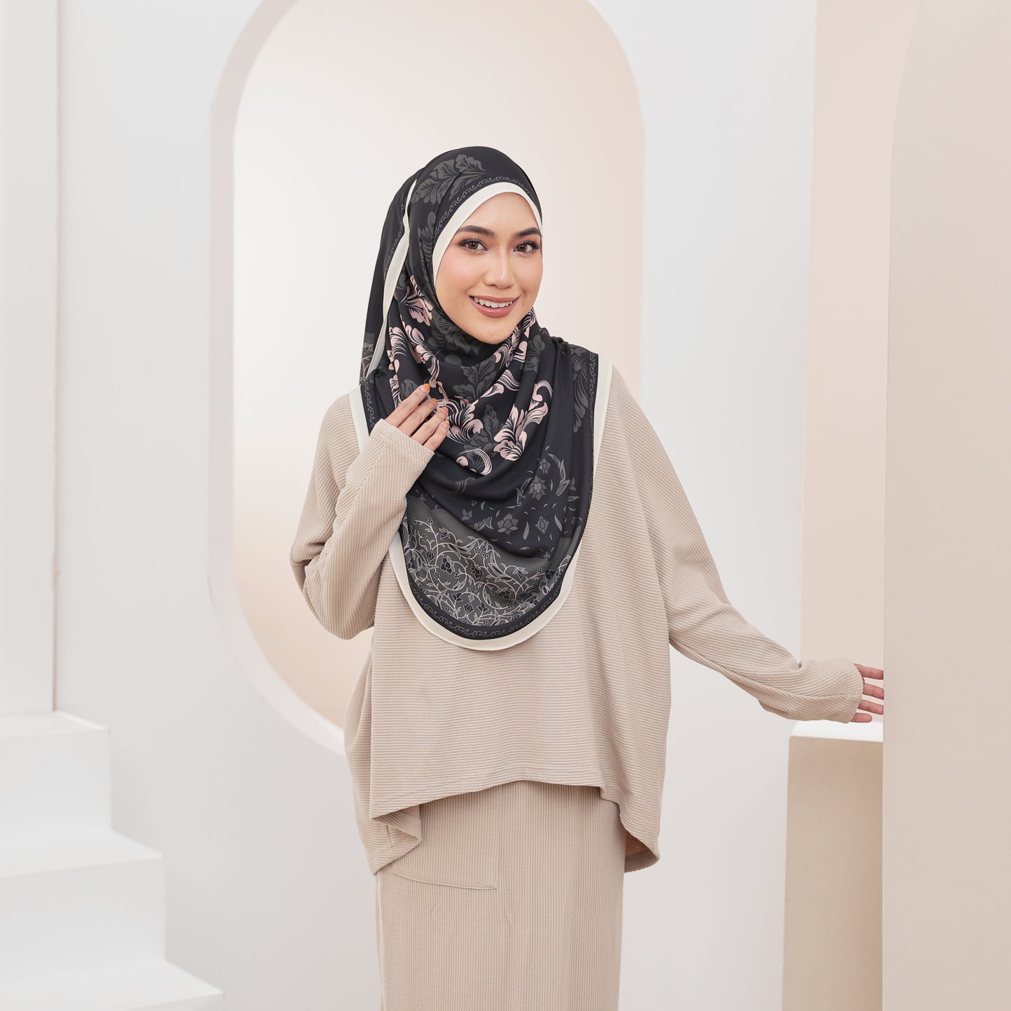 Qaseh Black Velvet