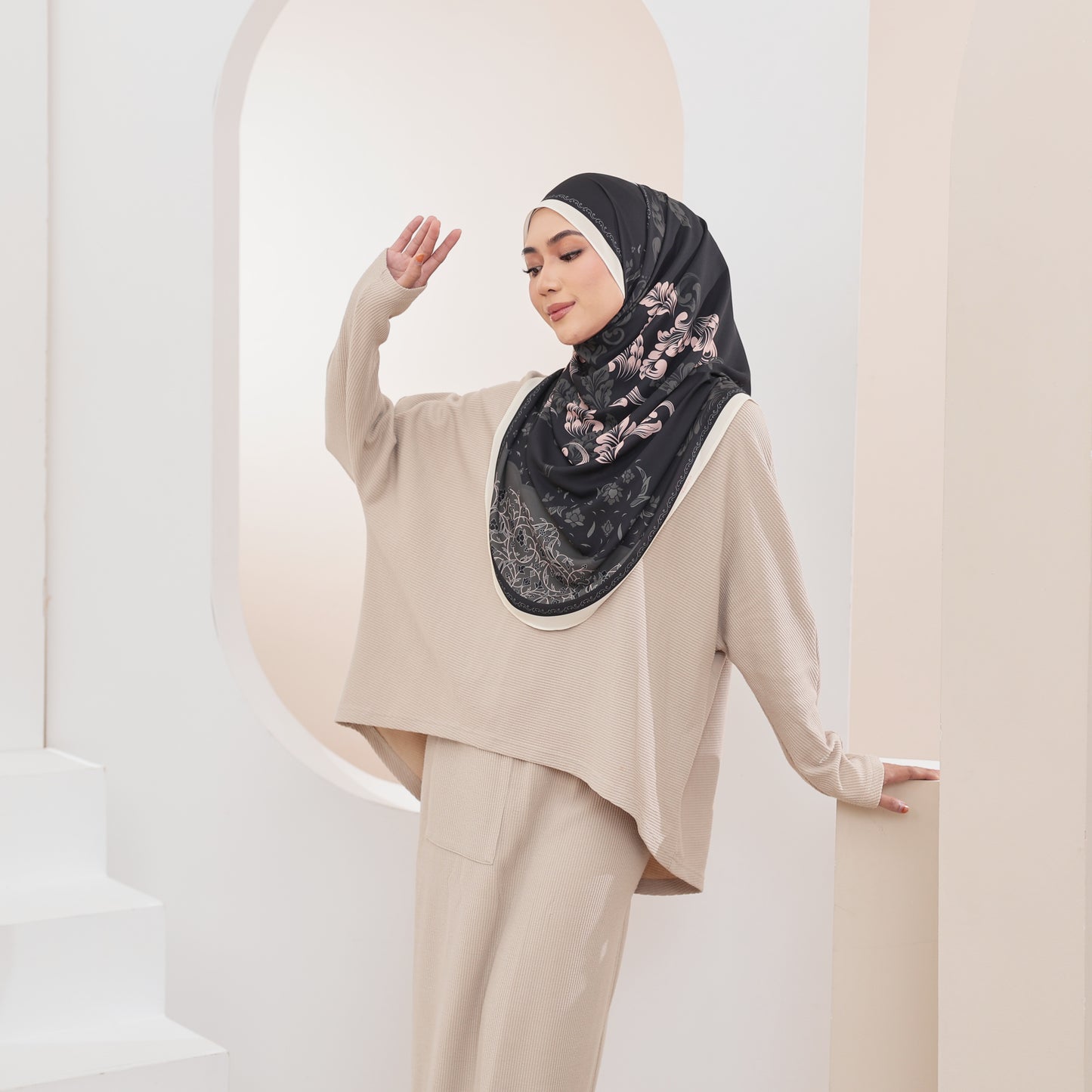 Qaseh Black Velvet