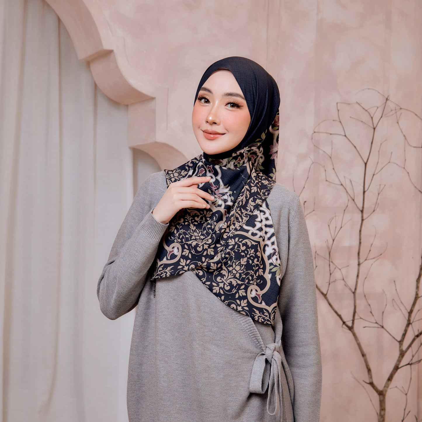 Hejra Black Pink
