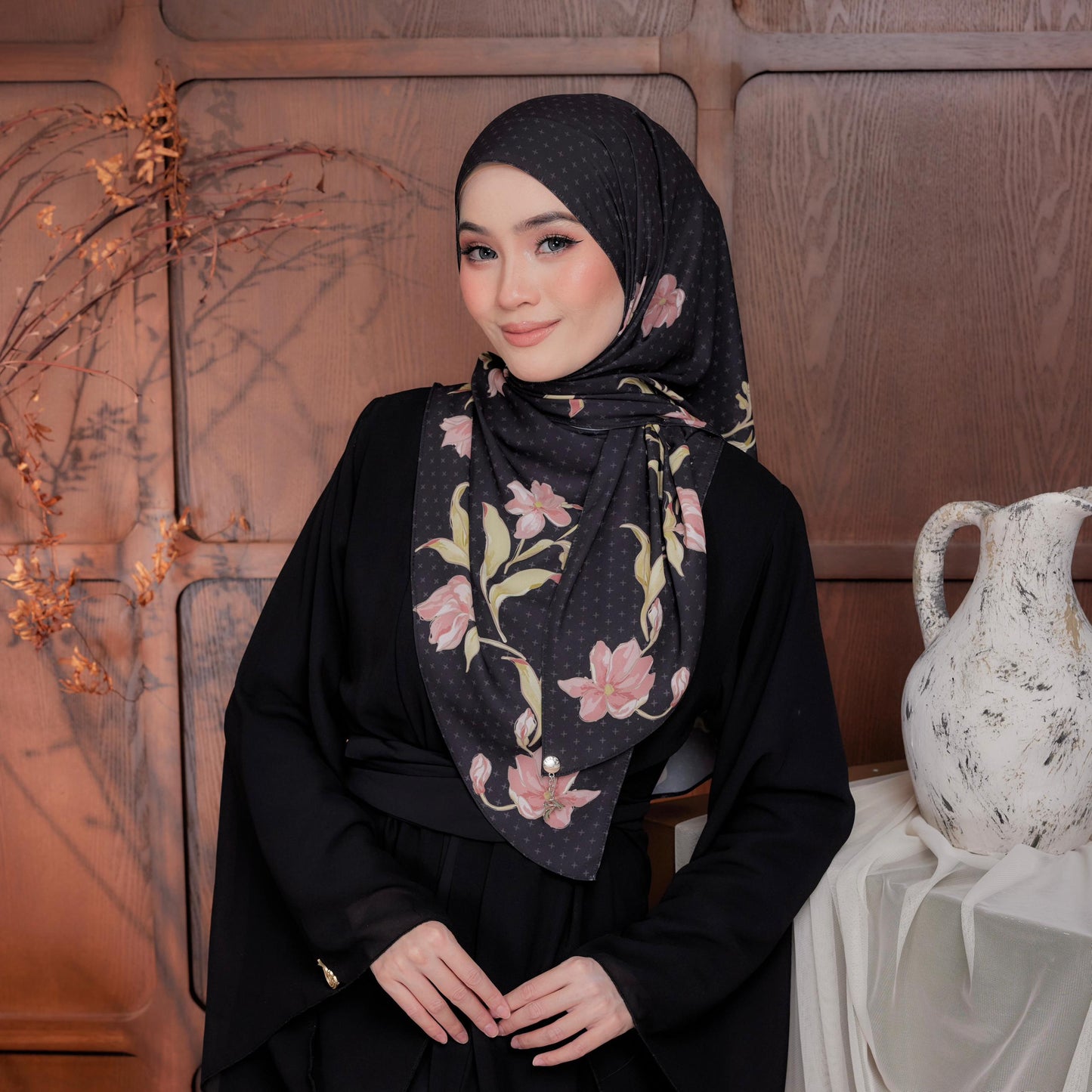 Ratna Black Dahlia