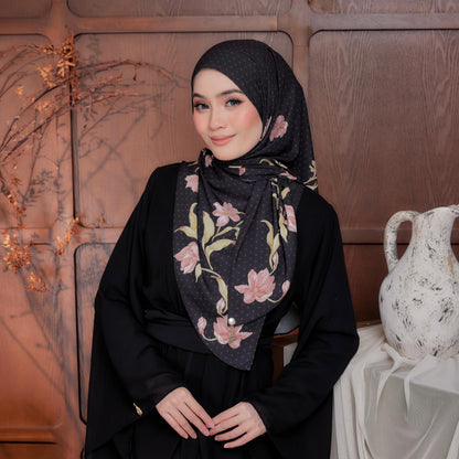 Ratna Black Dahlia