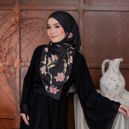Ratna Black Dahlia