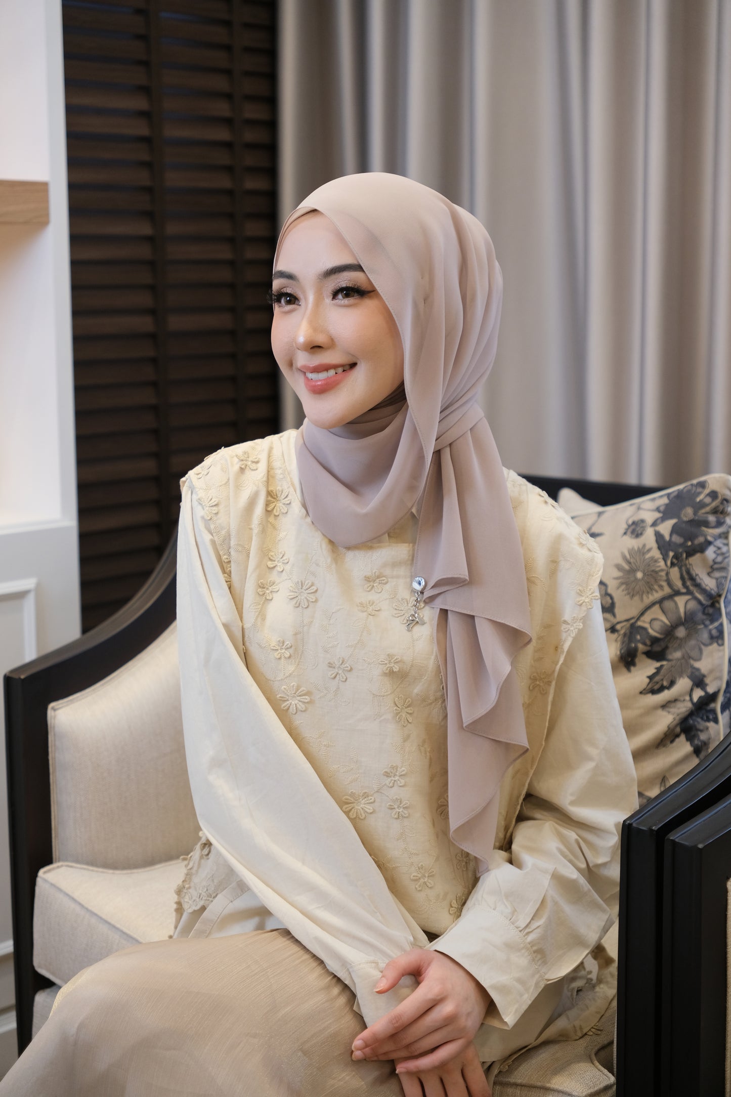 Thea Silky Taupe