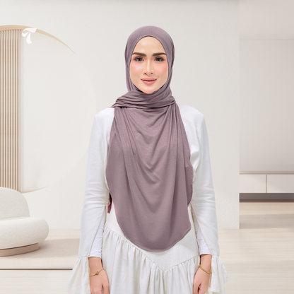 Izy Violet