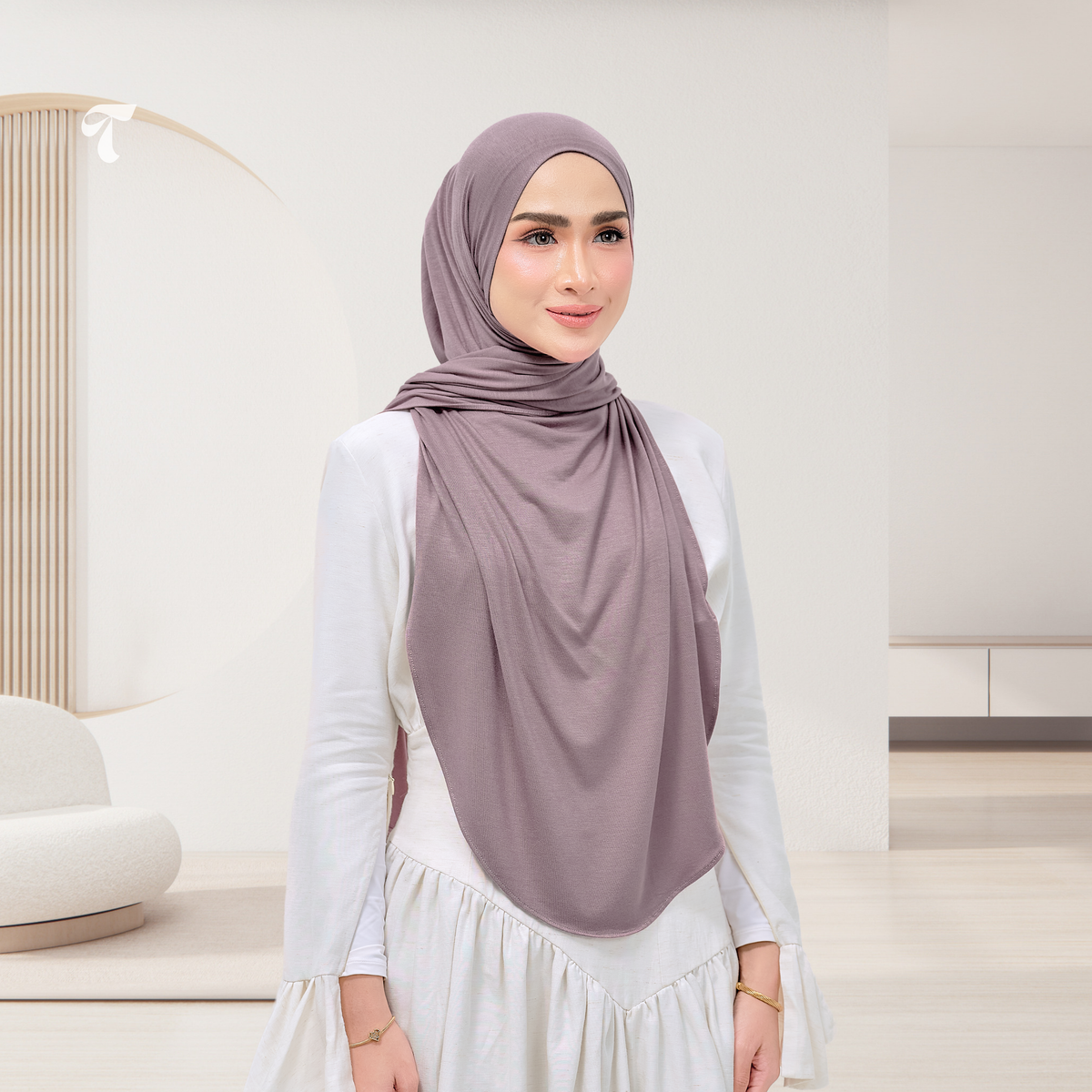 Izy Violet