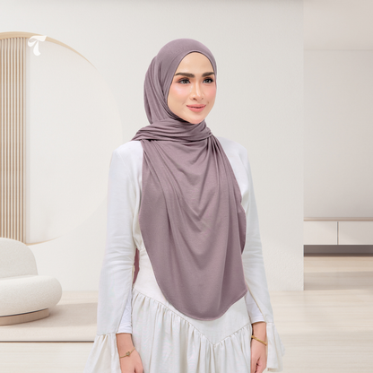 Izy Violet